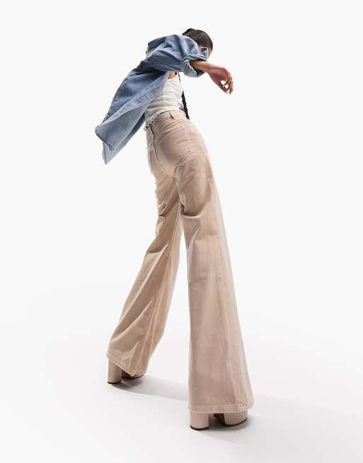 ASOS DESIGN - Lichtgewicht jeans met wijde pijpen in paddenstoelkleur, 2 van 5