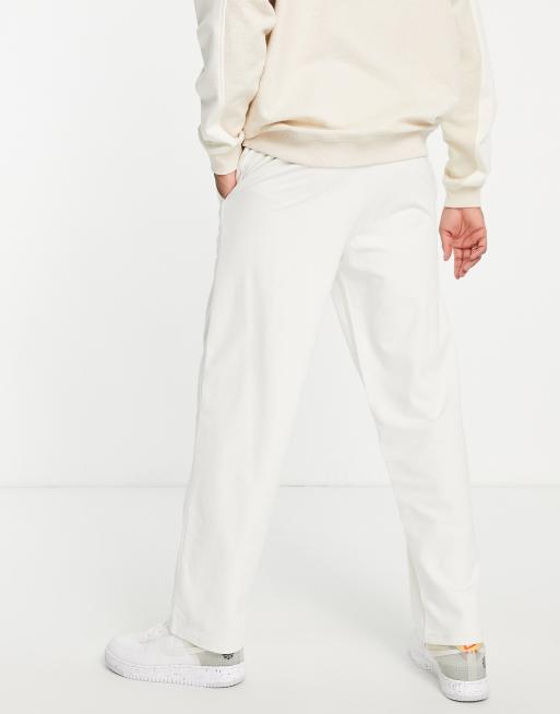 ASOS DESIGN - Lichtgewicht nette joggingbroek met wijde pijpen in zacht wit, 2 van 4
