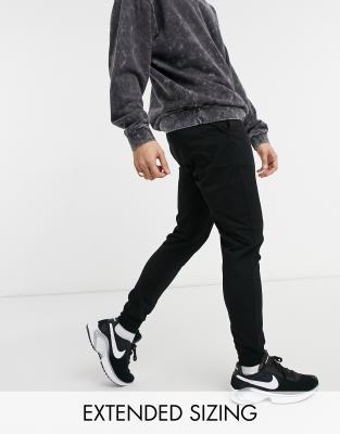 black fitted sweatpants