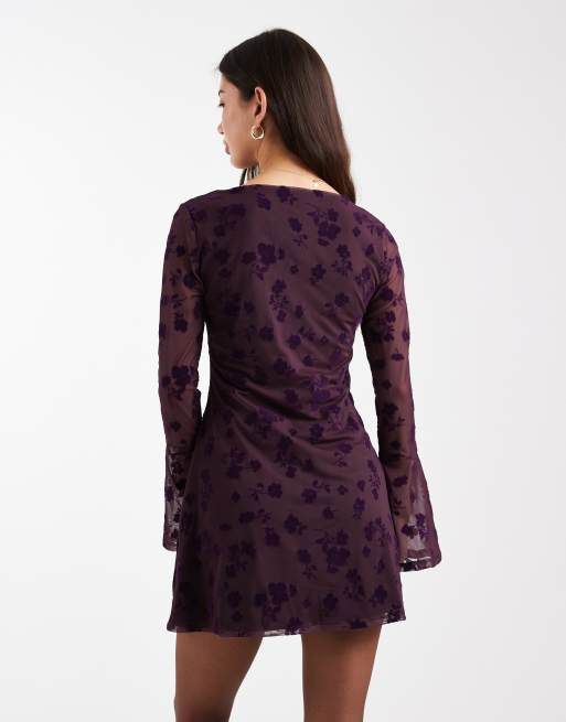 ASOS DESIGN – Lila, blommig, flockad miniklänning med utsvängda ärmar, 2 av 4