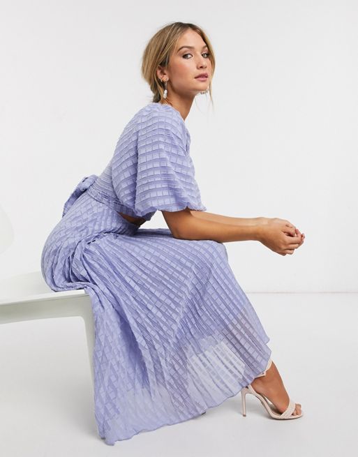 ASOS DESIGN – Liliowa plisowana kopertowa sukienka mini z teksturowanej  tkaniny dobby | ASOS