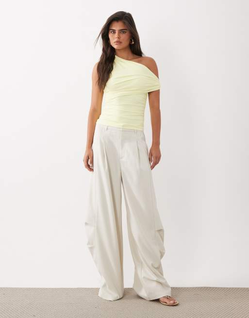 ASOS DESIGN - Limegrøn top i polyamid med draperinger og rynker samt udskæring og snoningsdetalje i siden, 2 af 4