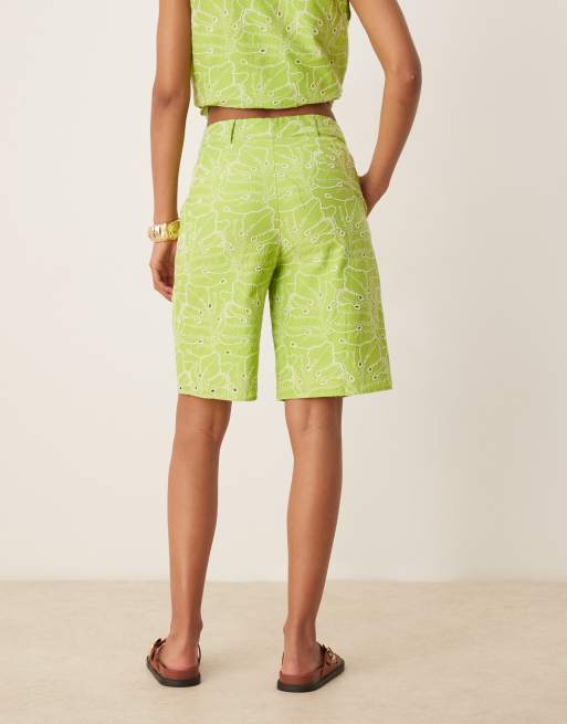 ASOS DESIGN - Limegrønne bermudashorts med gennemgående broderinger - Del af sæt, 3 af 5