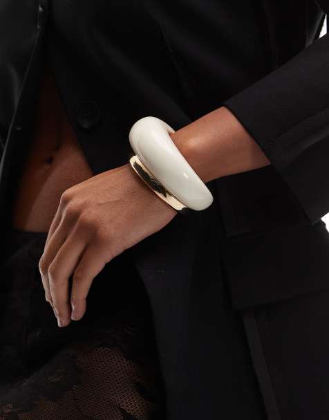 ASOS DESIGN – Limited Edition – Armreif aus weißem Kunstharz mit goldfarbenem Detail - view 1