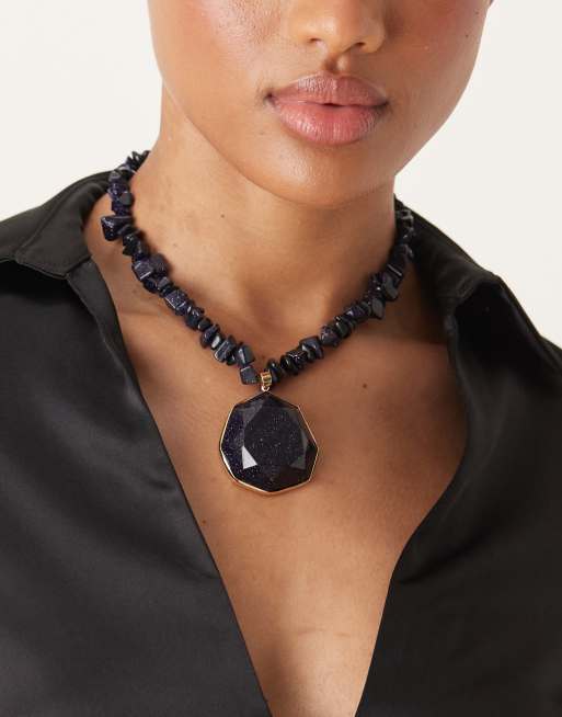 ASOS DESIGN – Limited Edition – Blått halsband med syntetiska stenflisor och stenhänge