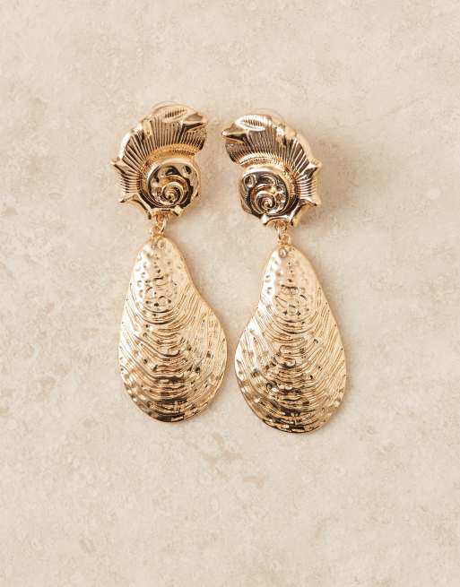 ASOS DESIGN – Limited Edition – Guldfärgade stiftörhängen med stora snäckdetaljer, 2 av 3