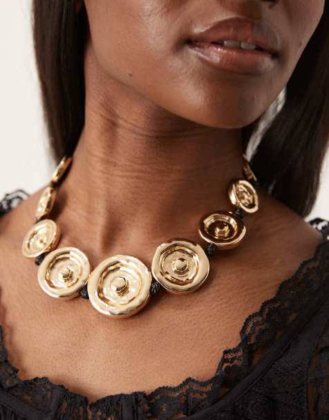 ASOS DESIGN - Limited Edition - Guldfarvet halskæde med hvirvelvedhæng med hamret design - view 1