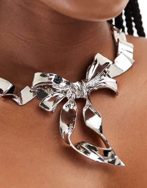 ASOS DESIGN – Limited Edition – Halskette mit gefaltetem Schleifen-Design in Silber-Optik, 3 von 4
