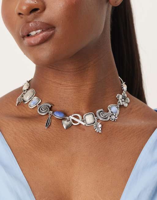 ASOS DESIGN - Limited Edition - Ketting met T-staafje, halfedelstenen en bedeltjes in zilverkleur