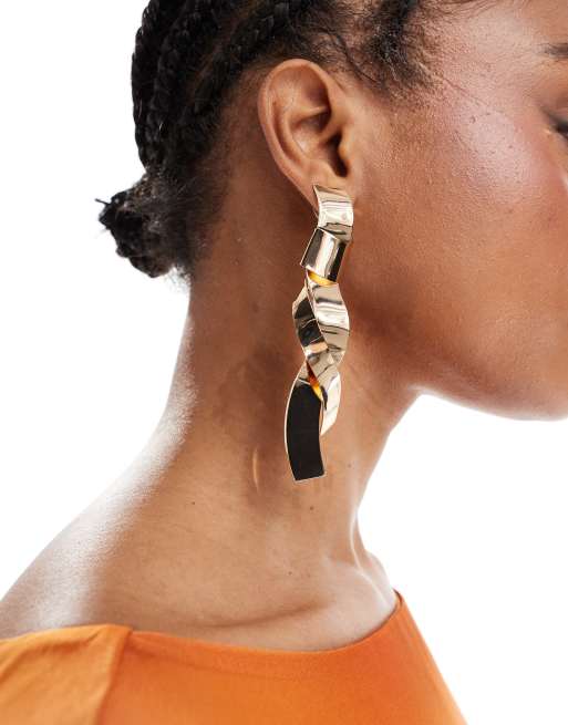 ASOS DESIGN - Limited Edition - Oorhangers met abstracte wikkelvorm in goudkleur