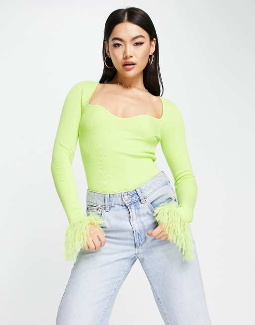 ASOS DESIGN – Limonkowy dzianinowy top z dekoltem w kształcie serca i wstawkami ze sztucznego futra