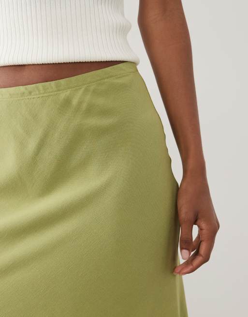 ASOS DESIGN linen blend 90's satin bias cut skirt in olive green, 3 of 5