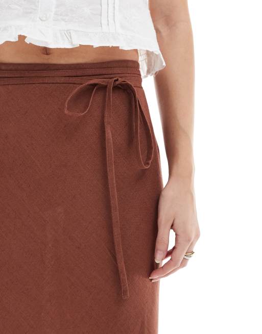 ASOS DESIGN linen blend bias midi skirt in brown, 3 of 5
