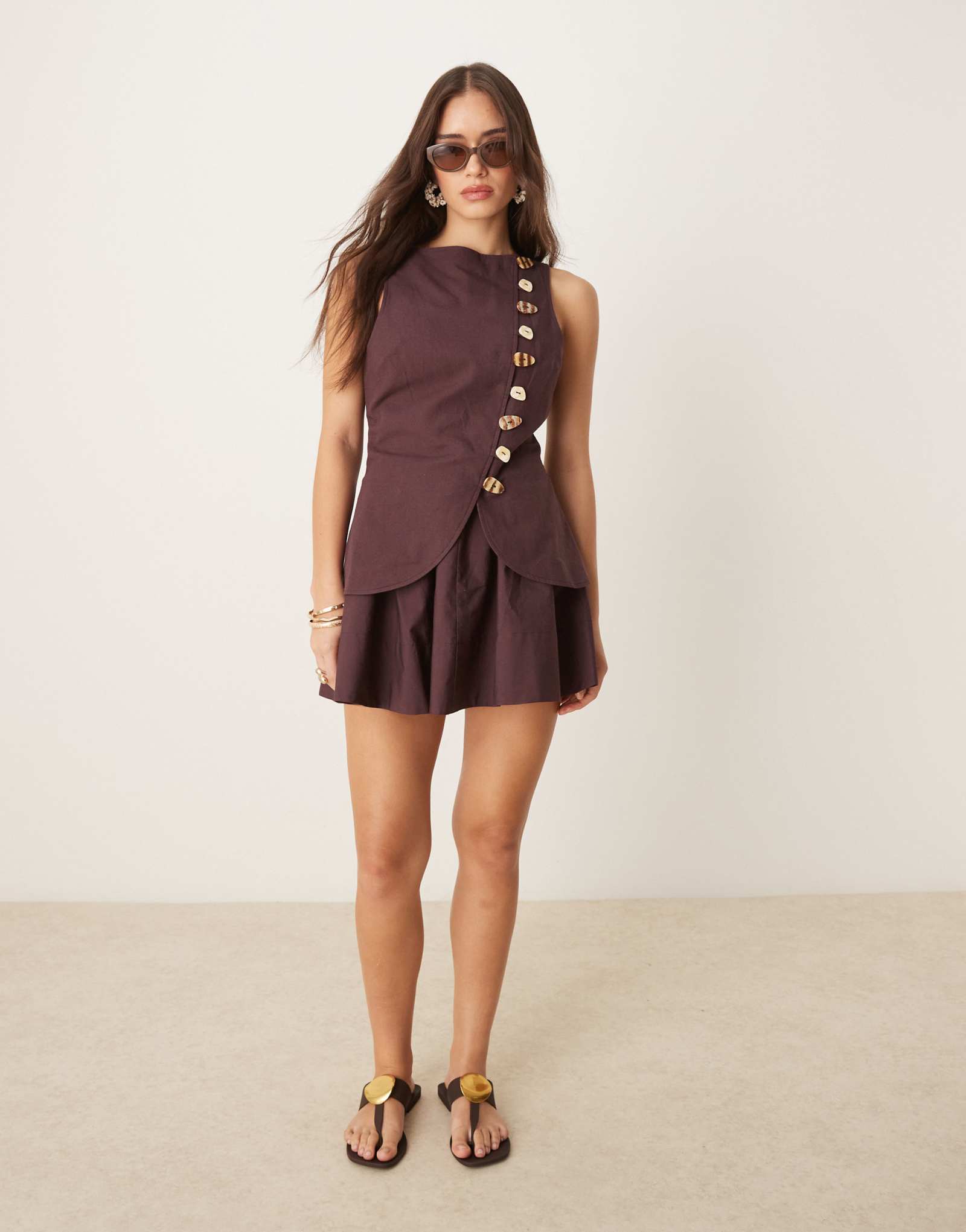 ДИЗАЙНЕРСКОЕ платье-жилет из льняной смеси ASOS с поплиновой юбкой шоколадного цвета