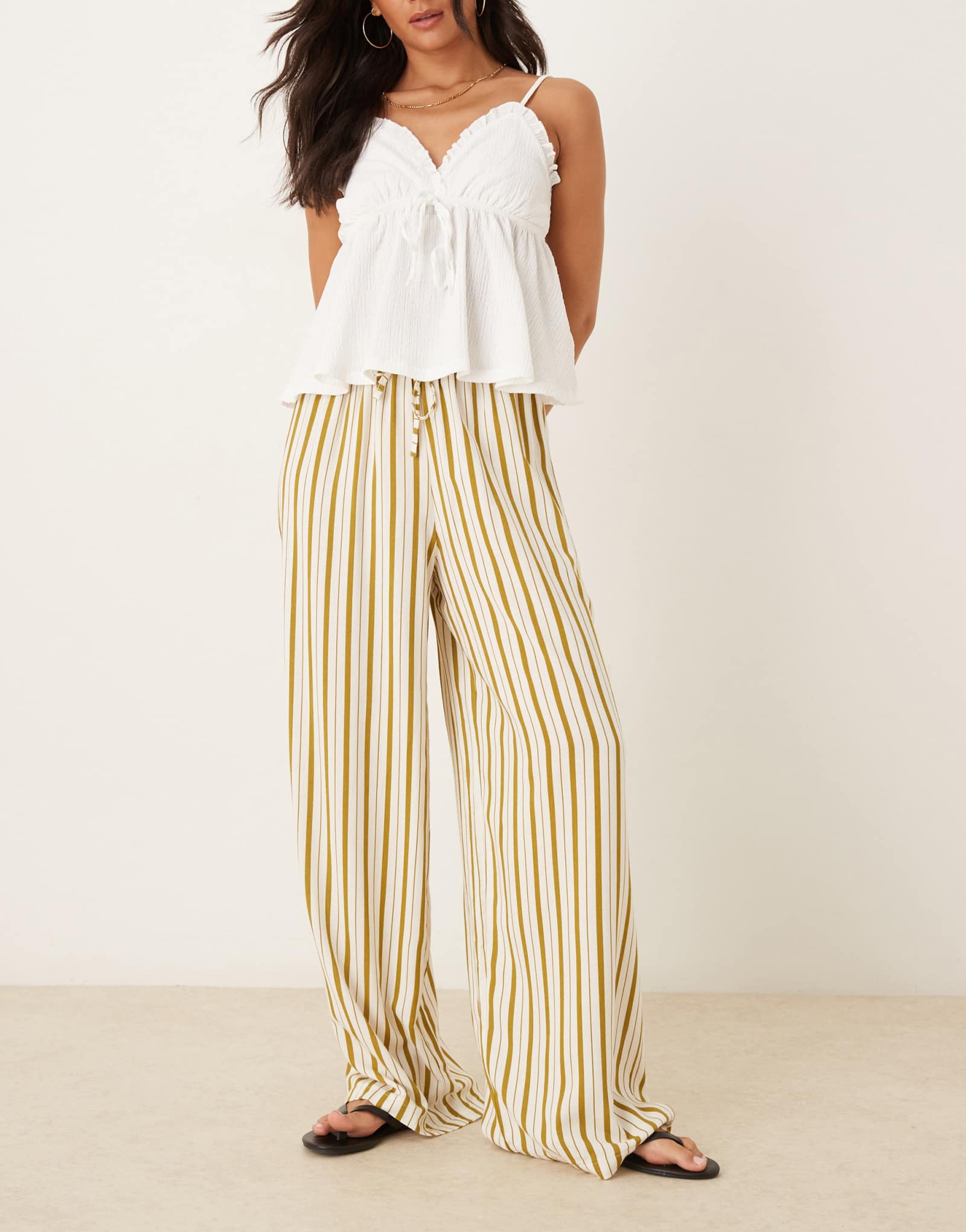 Дизайнерские брюки ASOS из льняной смеси в оливковую полоску