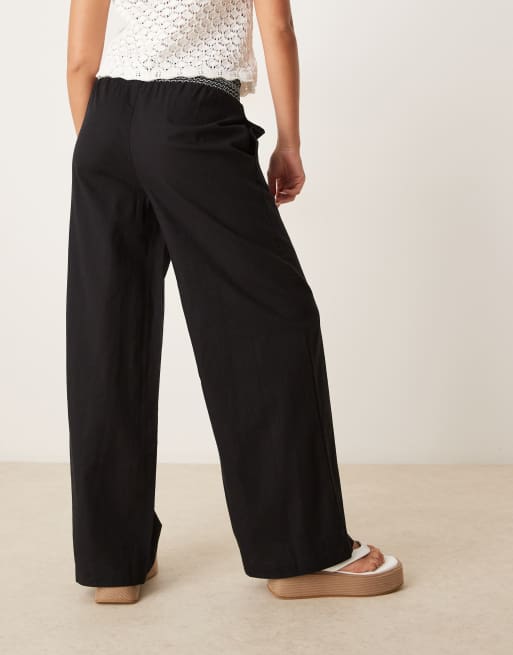 ASOS DESIGN linen blend pull on wide leg trousers with shirred waist detail in black with cream, 2 of 5