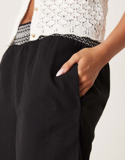 ASOS DESIGN linen blend pull on wide leg trousers with shirred waist detail in black with cream, 3 of 5