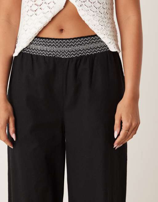 ASOS DESIGN linen blend pull on wide leg trousers with shirred waist detail in black with cream, 4 of 5