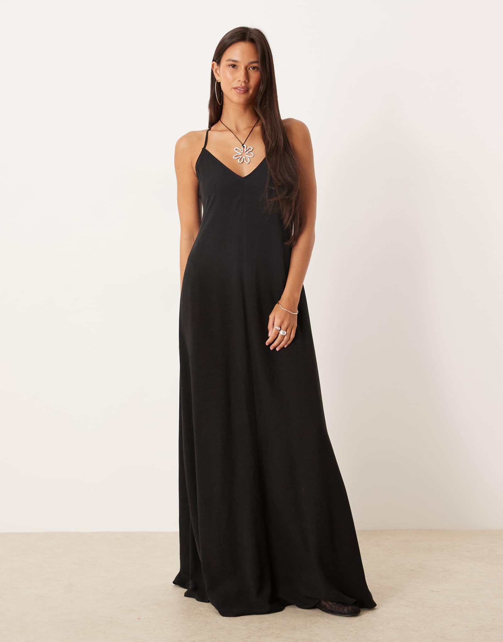 ДИЗАЙНЕРСКОЕ макси-платье ASOS из льняной смеси на бретельках черного цвета
