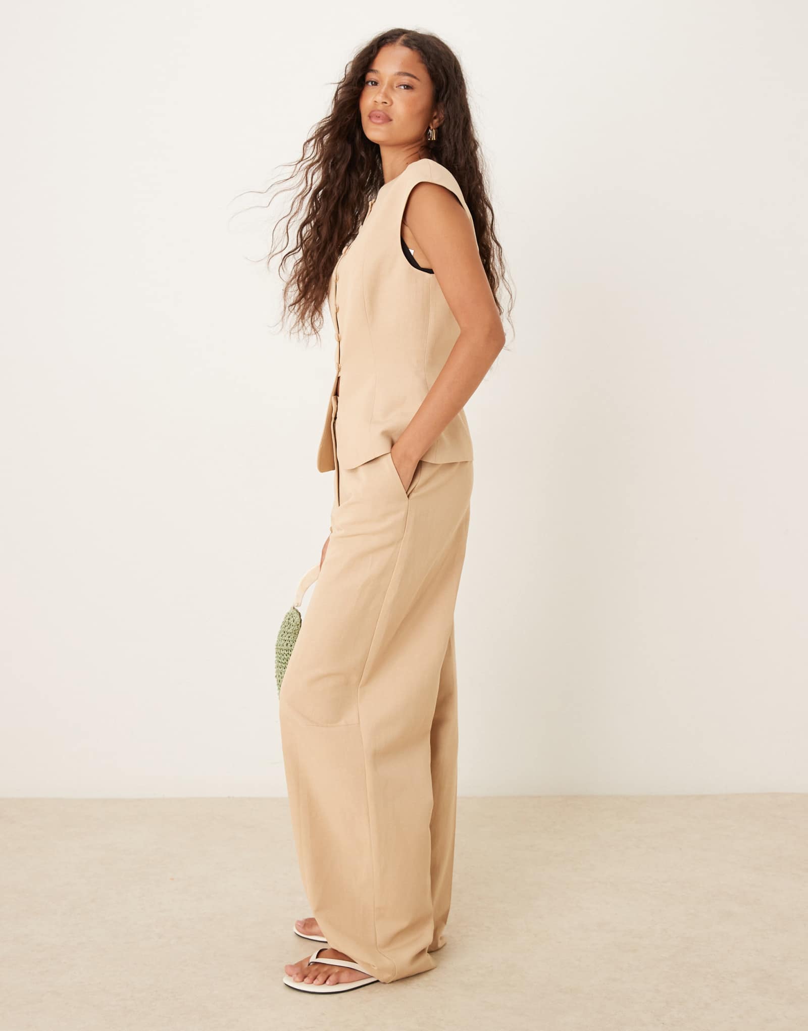 ДИЗАЙНЕРСКИЕ брюки-бочкообразки ASOS из льняной смеси нейтрального оттенка, сшитые на заказ
