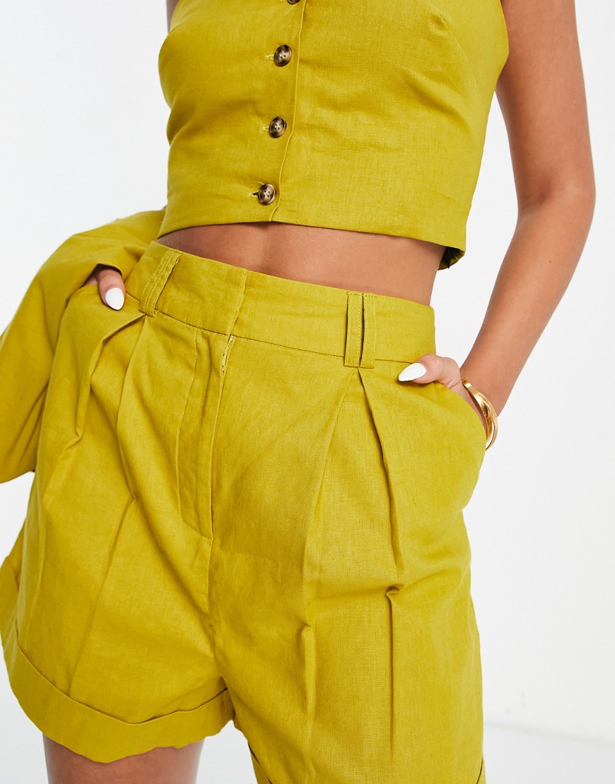 ASOS DESIGN LINEN BOXY SUIT SHORTS IN GOLDEN PALM-GREEN
