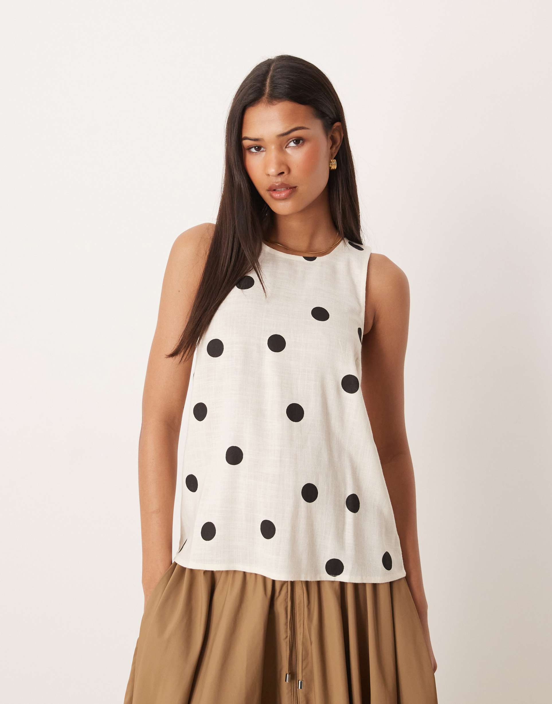asos design linen cross-back scoop neck cami in polka dot