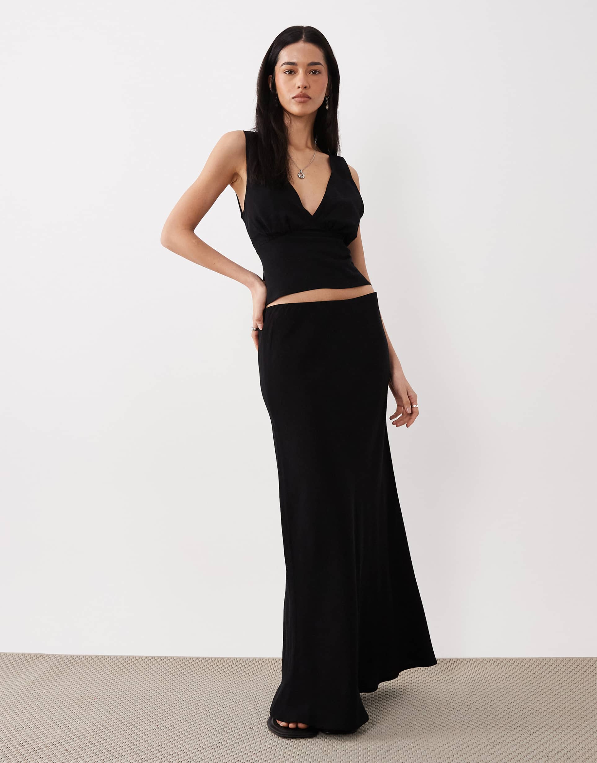 asos design linen look low rise maxi skirt in black - part of a set