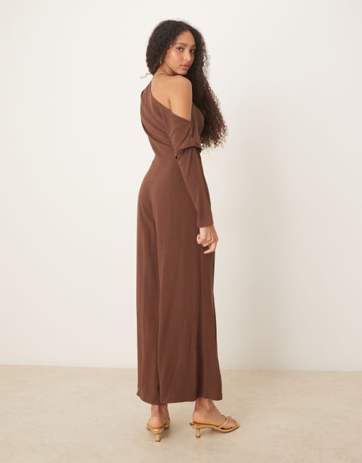 ASOS DESIGN linen mix fallen shoulder jumpsuit in chocolate brown, 3 of 4