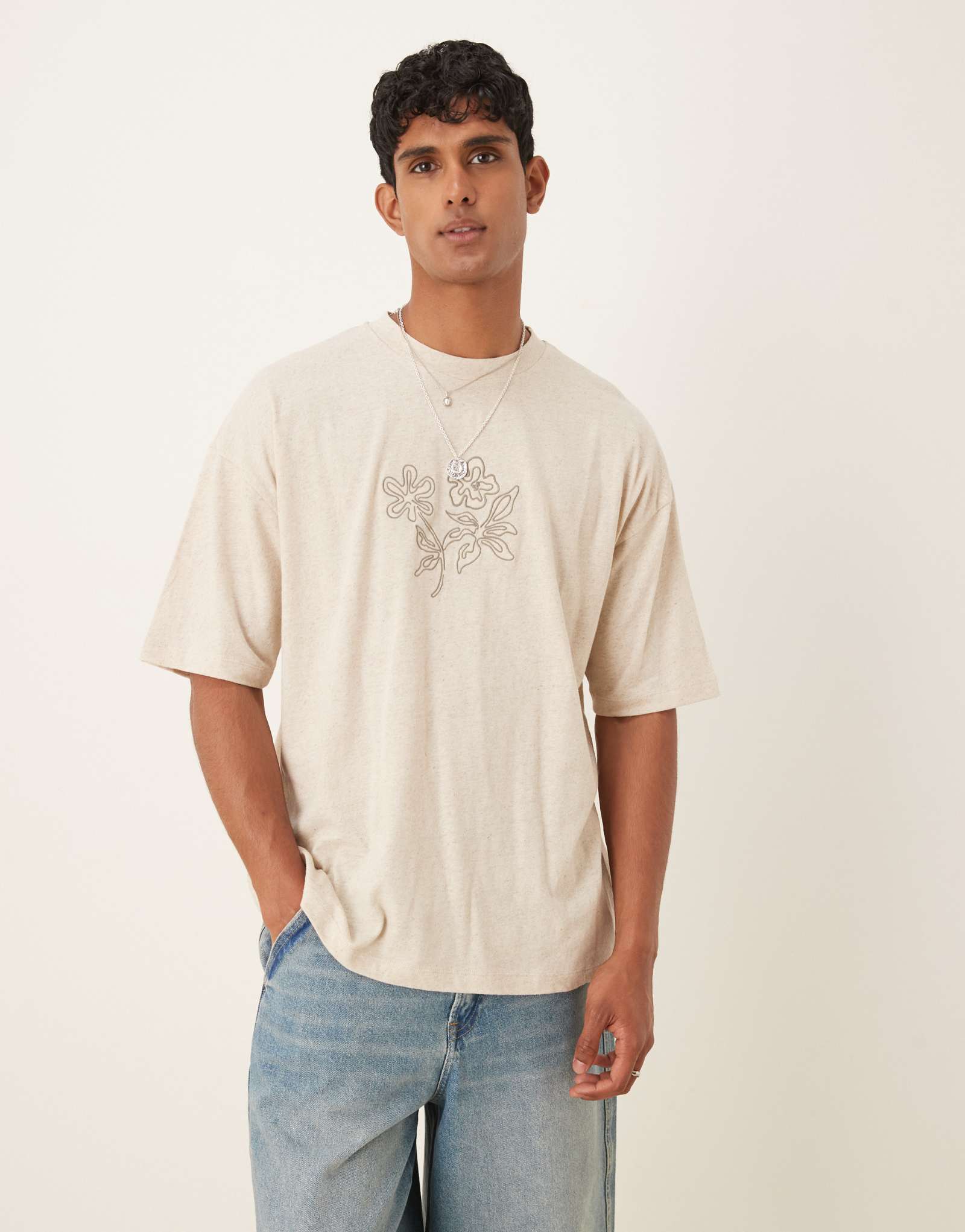 ДИЗАЙНЕРСКАЯ футболка оверсайз из льняной смеси ASOS с цветочной вышивкой из натурального