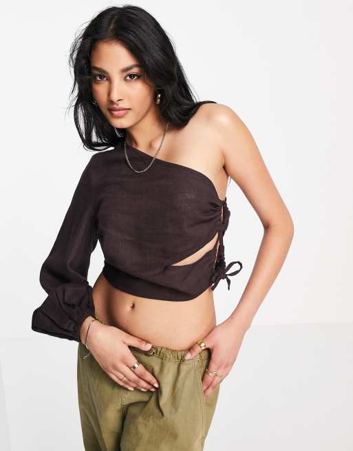 One side discount shoulder cut top