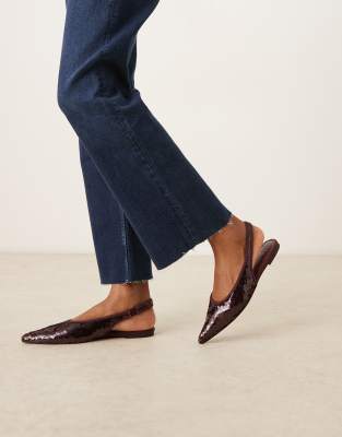 ASOS DESIGN - Linford - Pailletten-Ballerinas in Burgunderrot mit Fersenriemchen-Goldfarben
