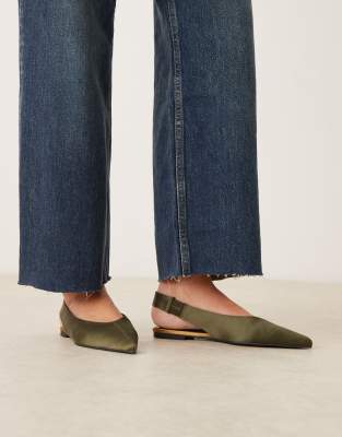 ASOS DESIGN - Linford - Satin-Ballerinas in Grün mit Fersenriemchen