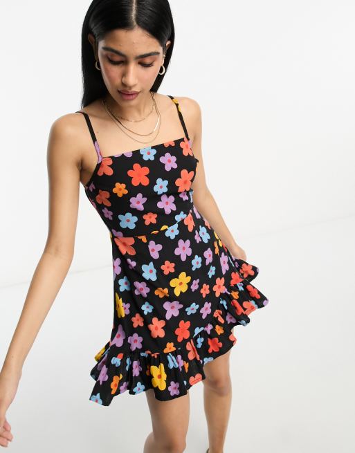 ASOS DESIGN - Linnen mini cami-zonnejurk met ruches langs de zoom in felle madeliefprint
