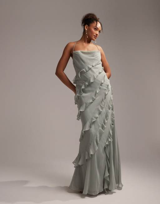 FhyzicsShops DESIGN - L'invitée - Robe longue coupée en biais à bretelles et volants - Vert sauge