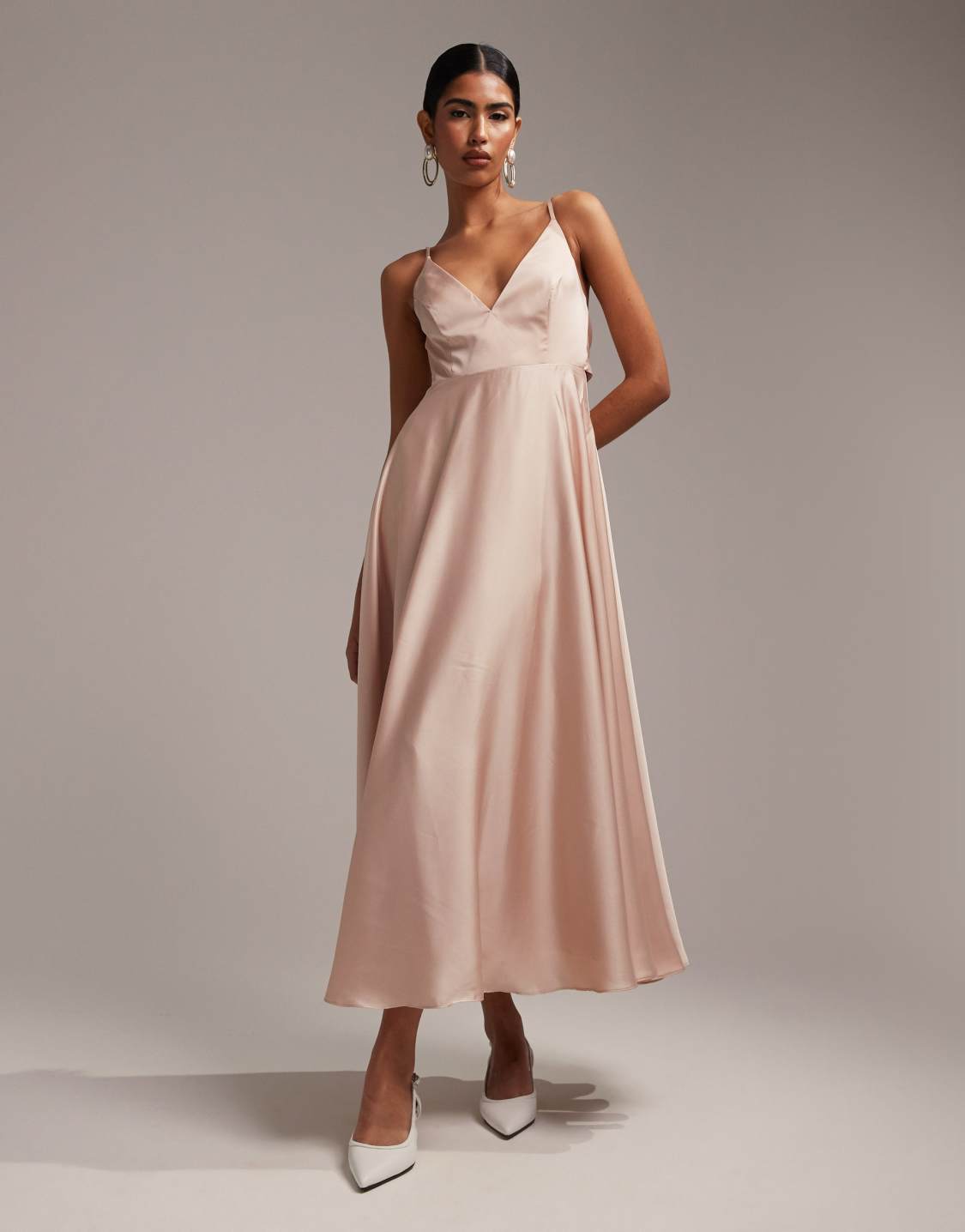 ASOS DESIGN L invitee Robe mi longue en satin avec liens noues dans le dos Peche The Wedding Explorer