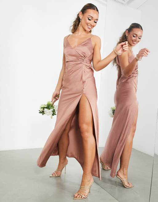 ASOS DESIGN L invit e Robe nuisette longue en satin avec d tail drap Rose cannelle