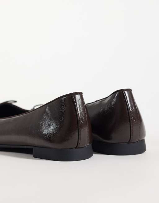 ASOS DESIGN Lion bow ballets in chocolate, 2 of 4