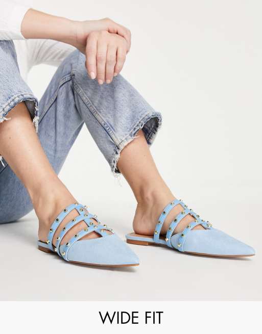 ASOS DESIGN – Liquorish – Flache Pantoletten in Blau mit Nieten, weite Passform
