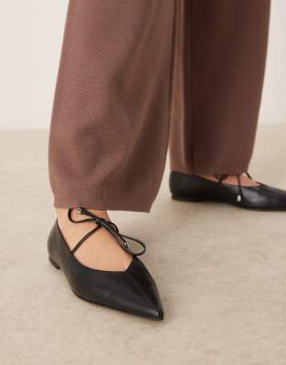 Lithe pointed toe ballet flats with vamp tie in black