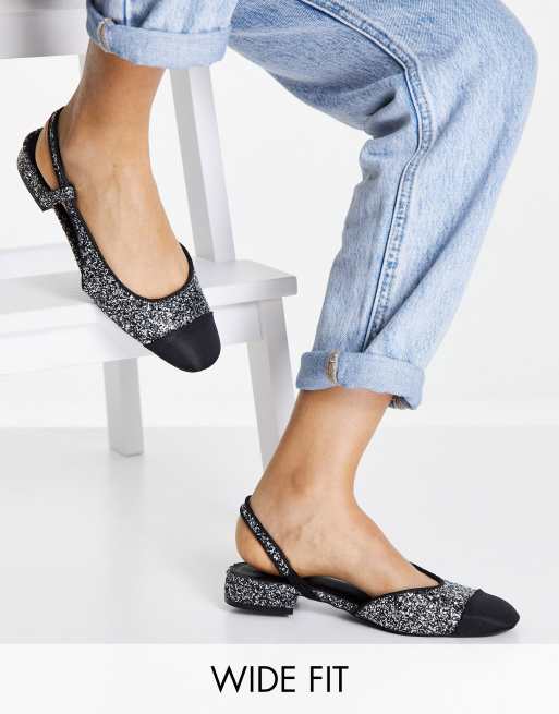 ASOS DESIGN – Lively – Ballerinas in glitzerndem Silber mit Fersenriemen, weite Passform