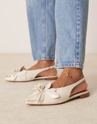 ASOS DESIGN - Livia - Spitze Ballerinas in Wollweiß mit Fersenriemen und Blumenverzierung