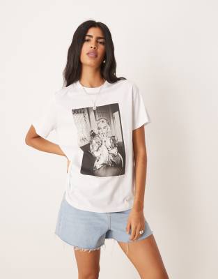 ASOS DESIGN - Lizenziertes Regular-Fit-T-Shirt in Weiß mit „Marilyn Monroe"-Print