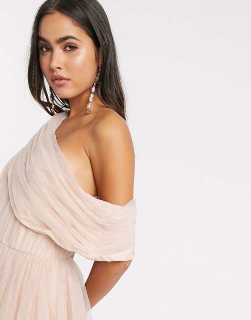 ASOS DESIGN – Ljus guldfärgad maxiklänning i tyll med en bar axel, 3 av 4