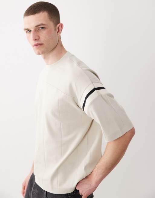 ASOS DESIGN – Ljusbeige, bredribbad t-shirt i oversize med boxig passform och kontrasterande panel, 4 av 5