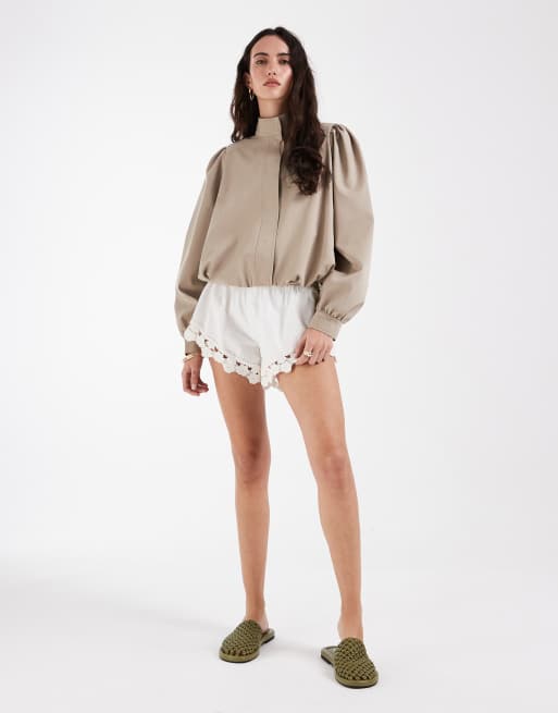 ASOS DESIGN – Ljusbeige, figursydd kavaj med ballongfåll, 3 av 4