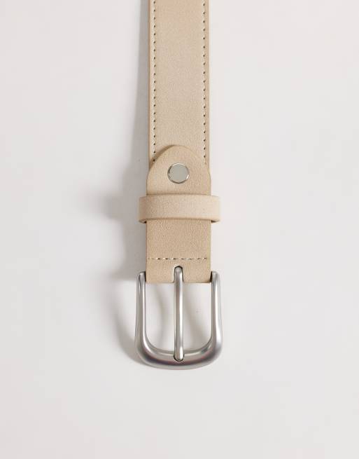 ASOS DESIGN – Ljusbeige finskärp i mockaimitation med nit och silverfärgat spänne med rundad kant, 2 av 3