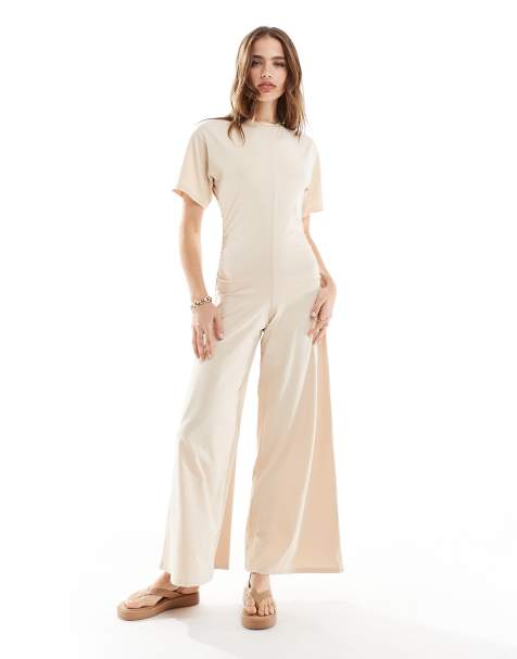 ASOS DESIGN – Ljusbeige jumpsuit med rysch på sidan och vida ben - view 1