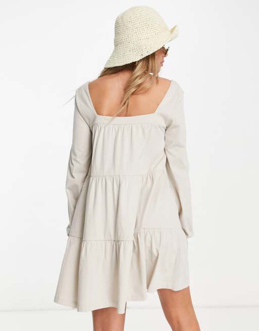 ASOS DESIGN – Ljusbeige, panelsydd miniklänning med smock och fyrkantig ringning, 2 av 4