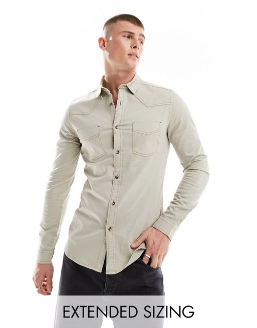 FhyzicsShops DESIGN – Ljusbeige, smal jeansskjorta i cowboystil med kontrastfärgade sömmar