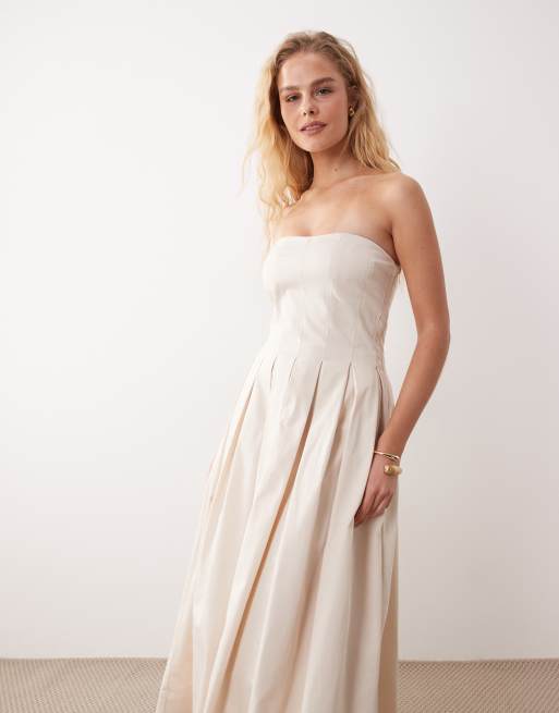ASOS DESIGN – Ljusbeige sommarklänning i maxilängd med bandeau-ringning och vid kjol , 2 av 4